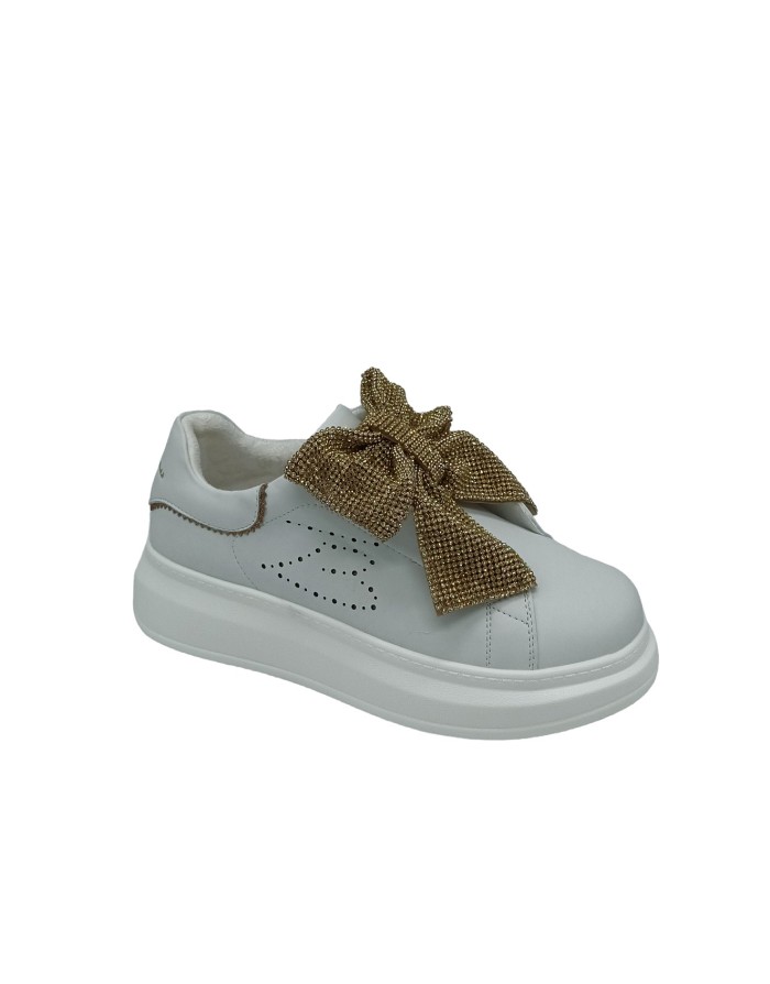 TOSCA BLU 12S012, SNEAKER/SLIP-ON IN VITELLO COLORE BIANCO CON FIOCCO STRASSATO COLORE ORO, FONDO GOMMA EXTRA LIGHT 5CM