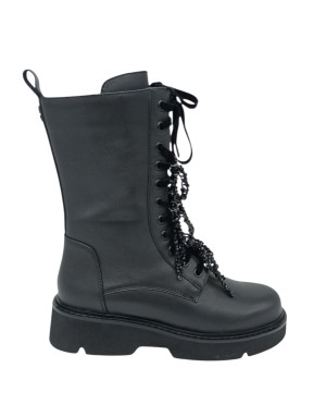 TOSCA BLU ANFIBIO LISCIO IN VITELLO COLORE NERO, LAMPO LATERALE, LACCIO IN VELLUTO NERO CON  ACCESSORI PIETRE NERE, FONDO GOMMA