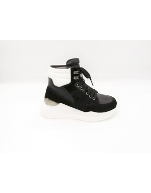 UMA PARKER 330219BW SANDRINE POLACCO LACCI IN CAMOSCIO E VITELLO COLORE NERO CON COLLARINO IN VITELLO BIANCO, FONDO ZEPPA GOMMA