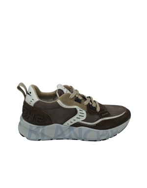 VOILE BLANCHE CLUB 01 SNEAKER LACCI IN CAMOSCIO E CAMOSCIO LAVATO COLORE MARRONE CON RIPORTI BEIGE, FONDO GOMMA LOGATO