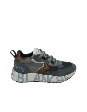 VOILE BLANCHE CLUB 01 SNEAKER LACCI IN CAMOSCIO E TESSUTO TECNICO COLORE GRIGIO ANTRACITE CON RIPORTI IN VITELLO COGNAC, FONDO 