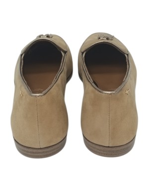 TAMARIS MOCASSINO CON NAPPINE, TOMAIA IN CAMOSCIO COLORE CAMEL CON NAPPINE IN VITELLO LAMINATO COLORE BRONZO, FONDO GOMMINA, TAC