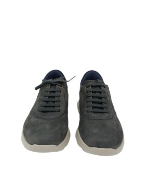 CALLAGHAN SNEAKER LACCI IN NABUK INGRASSATO COLORE GRIGIO, FONDO GOMMA EXTRA LIGHT BOLLE