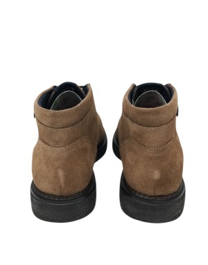 CALLAGHAN POLACCO LACCI LISCIO IN CAMOSCIO SCOTCHGARD COLORE TARTUFO, FONDO GOMMA EXTRA LIGHT