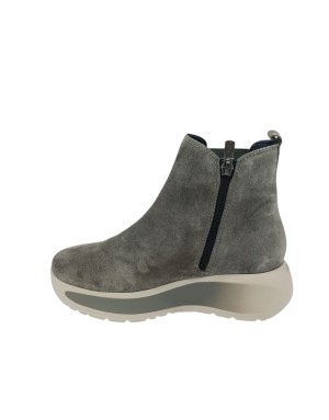 CALLAGHAN STIVALETTO LISCIO IN CAMOSCIO INGRASSATO COLORE GRIGIO, LAMPO ED ELASTICO LATERALE, FONDO GOMMA EXTRA LIGHT BICOLOR 5