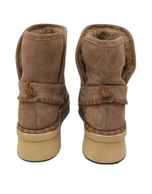 ELVIO ZANON STIVALETTO IN CAMOSCIO INGRASSATO COLORE NOCCIOLA CON RIPORTI IN VITELLO CUOIO, FODERA LANA, GUARDOLO A TRECCIA CON