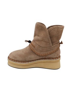 ELVIO ZANON STIVALETTO IN CAMOSCIO INGRASSATO COLORE NOCCIOLA CON RIPORTI IN VITELLO CUOIO, FODERA LANA, GUARDOLO A TRECCIA CON