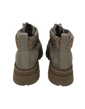 TOSCA BLU POLACCO/INGEGNERE STRINGATO,TOMAIA IN CAMOSCIO INGRASSATO COLORE FANGO CON COLLARINO STRASSATO ORO, FONDO GOMMA CARRO