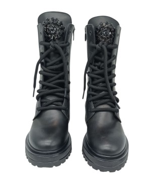 VSL ANFIBIO LISCIO IN VITELLO COLORE NERO, LACCIO E LAMPO LATERALE, ACCESSORIO CON PIETRE NERE SULLA LINGUETTA, FONDO GOMMA CAR