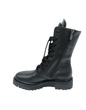 VSL ANFIBIO LISCIO IN VITELLO COLORE NERO, LACCIO E LAMPO LATERALE, ACCESSORIO CON PIETRE NERE SULLA LINGUETTA, FONDO GOMMA CAR