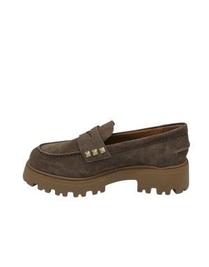 VSL MOCASSINO CON VASCHETTA, TOMAIA IN CAMOSCIO INGRASSATO COLORE TAUPE, MORSETTO CON ACCESSORI DORATI LATERALI, FONDO MICRO CA