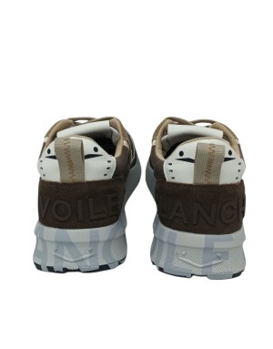 VOILE BLANCHE CLUB 01 SNEAKER LACCI IN CAMOSCIO E CAMOSCIO LAVATO COLORE MARRONE CON RIPORTI BEIGE, FONDO GOMMA LOGATO