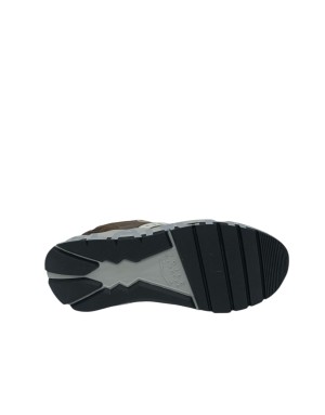 VOILE BLANCHE CLUB 01 SNEAKER LACCI IN CAMOSCIO E CAMOSCIO LAVATO COLORE MARRONE CON RIPORTI BEIGE, FONDO GOMMA LOGATO