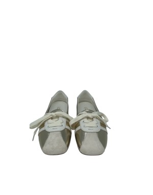 LODI BALLERINA STRINGATA, TOMAIA IN VITELLO LAMINATO COLORE PLATINO PUNTALINO IN CAMOSCIO BEIGE CON RIPORTI IN VITELLO BIANCO, 