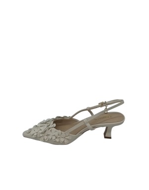 TOSCA BLU CHANEL IN VITELLO NAPPATO COLORE AVORIO CON CASCATA DI FIORI IN TINTA, TACCO FASCIATO 6CM, FONDO GOMMINA