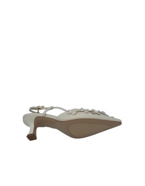 TOSCA BLU CHANEL IN VITELLO NAPPATO COLORE AVORIO CON CASCATA DI FIORI IN TINTA, TACCO FASCIATO 6CM, FONDO GOMMINA