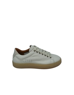 AMBITIOUS SNEAKER LACCI IN VITELLO SFODERATO COLORE BIANCO, FONDO NATURAL GOMMA