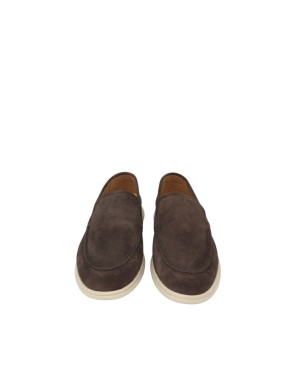 AMBITIOUS MOCASSINO CON VASCHETTA LISCIA, TOMAIA IN CAMOSCIO COLORE MOKA, FONDO GOMMA