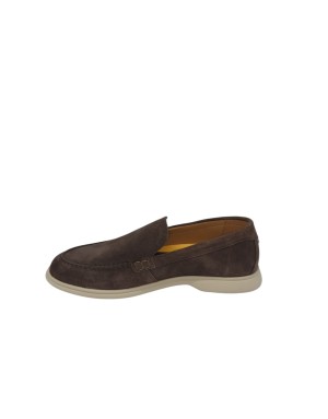 AMBITIOUS MOCASSINO CON VASCHETTA LISCIA, TOMAIA IN CAMOSCIO COLORE MOKA, FONDO GOMMA