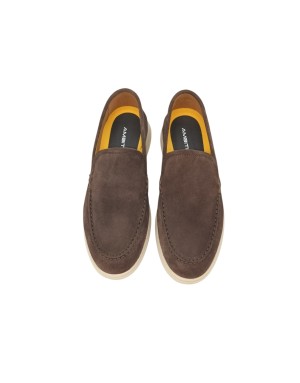 AMBITIOUS MOCASSINO CON VASCHETTA LISCIA, TOMAIA IN CAMOSCIO COLORE MOKA, FONDO GOMMA