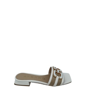 ALBANO SABOT SPUNTATO UNA FASCIA, TOMAIA IN RAFIA NATURALE E NAPLAK COLORE BIANCOM MORSETTO LACCATO, TACCO FASCIATO 2,5CM, FOND