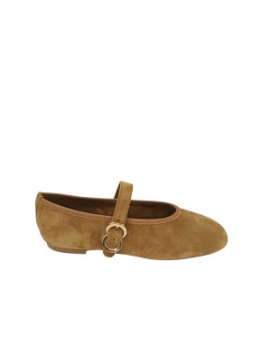 FRAU BALLERINA CON CINTURINO E FIBBIA LATERALE, TOMAIA IN CAMOSCIO COLORE CUOIO, FONDINO GOMMA TACCO 1CM