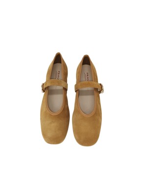 FRAU BALLERINA CON CINTURINO E FIBBIA LATERALE, TOMAIA IN CAMOSCIO COLORE CUOIO, FONDINO GOMMA TACCO 1CM