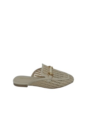 TAMARIS SABOT FORATO IN RAFIA E VITELLO COLORE AVORIO, MORSETTO DORATO, FONDINO GOMMA, TACCO 2CM