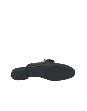 TAMARIS SABOT CON VASCHETTA, TOMAIA IN VITELLO COLORE NERO, DUE FIBBIETTE LATERALI DORATE, FONDINO GOMMA, TACCO 1,5CM