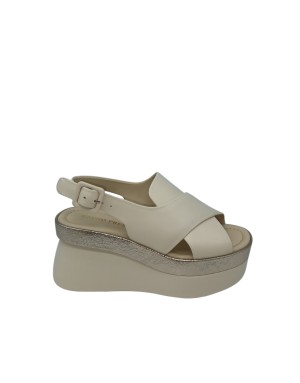 BRUNO PREMI SANDALO DUE FASCE ACCOLLATE IN NAPPA COLORE BURRO CON RIPORTO IN VITELLO LAMINATO PLATINO, ZEPPA 8CM FASCIATA