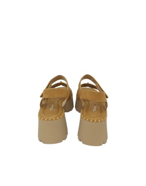 TAMARIS SANDALO UNA FASCIA E CINTURINO ALLA CAVIGLIA CON VELCRO, TOMAIA IN CAMOSCIO COLORE CAMEL, GUARDOLO IMPUNTURATO, FONDO Z