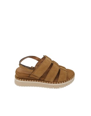 TAMARIS SANDALO RAGNETTO IN CAMOSCIO COLORE COGNAC, CINTURINO CON STRAPPO, GUARDOLO IMPUNTURATO, FONDO GOMMA 6CM