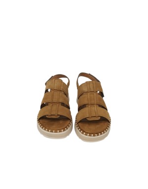 TAMARIS SANDALO RAGNETTO IN CAMOSCIO COLORE COGNAC, CINTURINO CON STRAPPO, GUARDOLO IMPUNTURATO, FONDO GOMMA 6CM