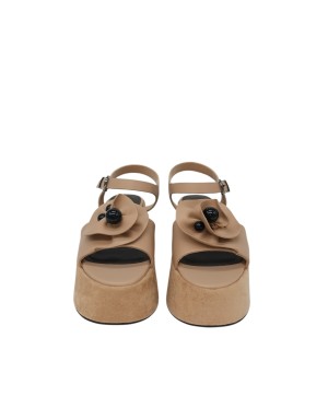 JEANNOT SANDALO DUE FASCE IN NAPPA COLORE SABBIA, ACCESSORIO A FIORE CON PIETRE SULLA FASCIA ANTERIORE, FONDO ZEPPA 7CM FASCIAT