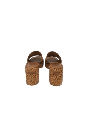 TAMARIS SABOT SPUNTATO UNA FASCIA, TOMAIA IN  INTRECCIATO COLORE COGNAC, TACCO 8CM CONPLATEAU, FONDINO GOMMA