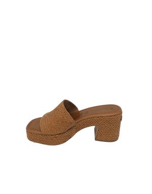 TAMARIS SABOT SPUNTATO UNA FASCIA, TOMAIA IN  INTRECCIATO COLORE COGNAC, TACCO 8CM CONPLATEAU, FONDINO GOMMA