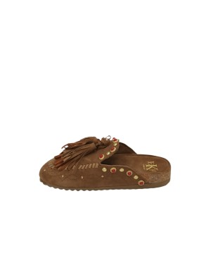 EKP SABOT IN CAMOSCIO COLORE CUOIO CON NAPPINE BICOLOR E NOTTOLINI DORATI CON PIETRE ROSSE, FONDO MICRO 3CM
