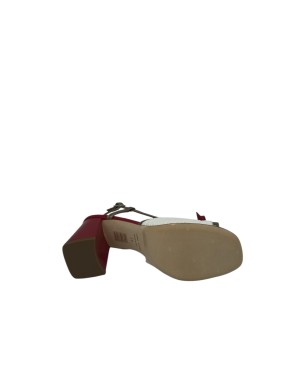 GIANMARCO SORELLI, SANDALO UNA FASCIA IN VITELLO FUSTELLATO COLORE BIANCO, PROFILO IN LAMINATO ACCIAIO, FIOCCO IN VERNICE ROSSA