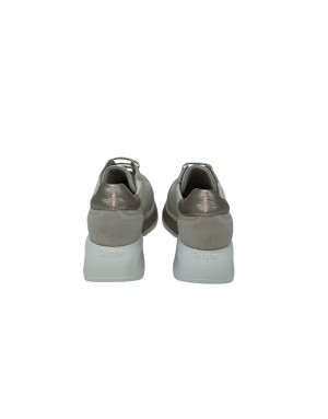 CALLAGHAN  SNEAKER LACCI IN CAMOSCIO E TESSUTO TECNICO COLORE TORTORA CON TOPPONCINO IN LAMINATO PLATINO, FONDO GOMMA EXTRALIGH